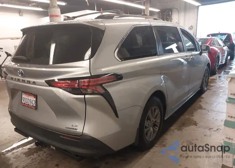 2022 Toyota Sienna Le z USA, uszkodzony, nr VIN 5TDBRKEC6NS132729